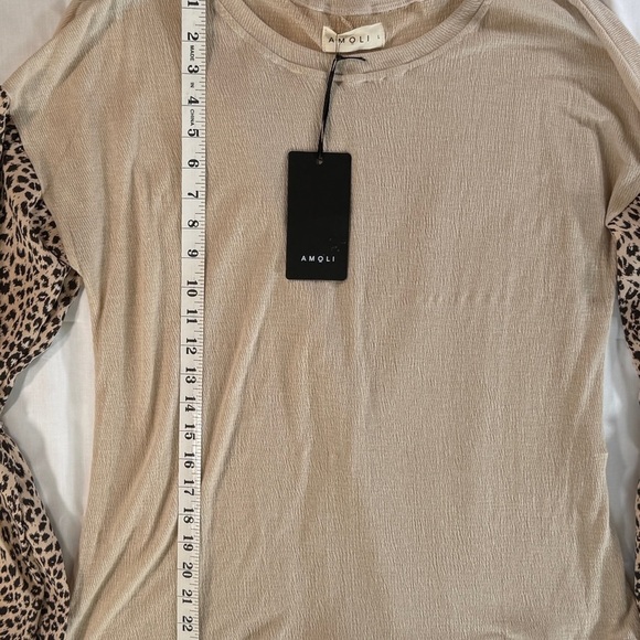 AMOLI  Leopard Print Sleeve Beige Top.  #30 - Picture 3 of 6